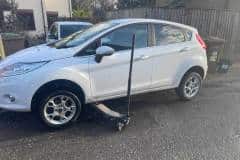 Emergency-Roadside-Tyre-Service-Due-POt-Hole-Damage