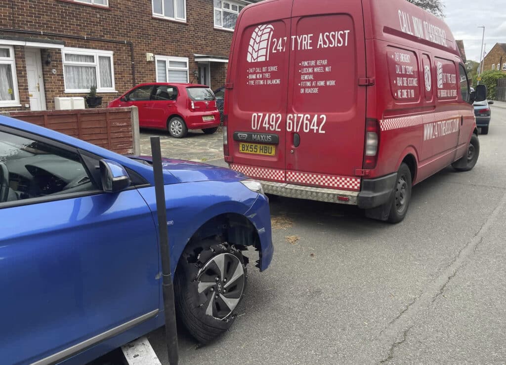 Emergency Tyre Assistance for a Blue Hyundai in Beaconsfield