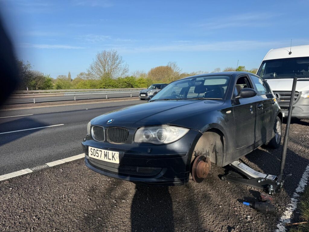 Emergency Flat Tyre Change M40 – BMW 1 Series Motorway Breakdown