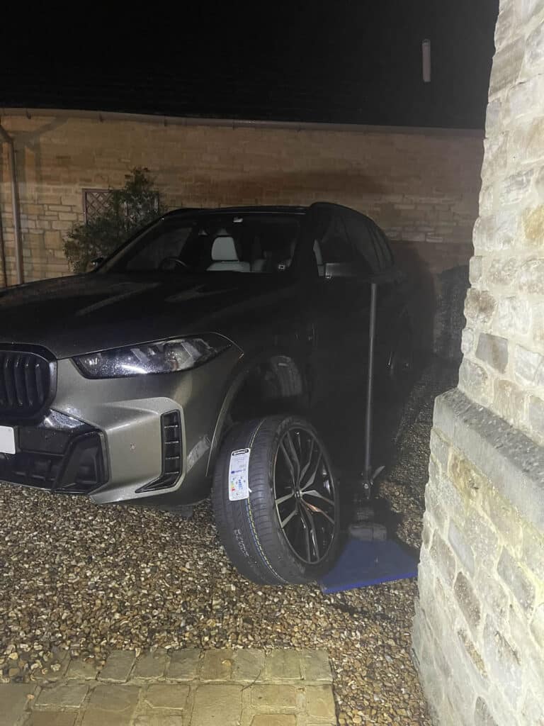 BMW X7 Tyre Replacement in Chipping Norton After Bicester Breakdown